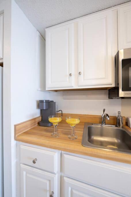 Royal Retreat-Amazing View-King Bed-1 Bedroom-Full Kitchen-Free Parking-Self Check-In Myrtle Beach Exterior photo