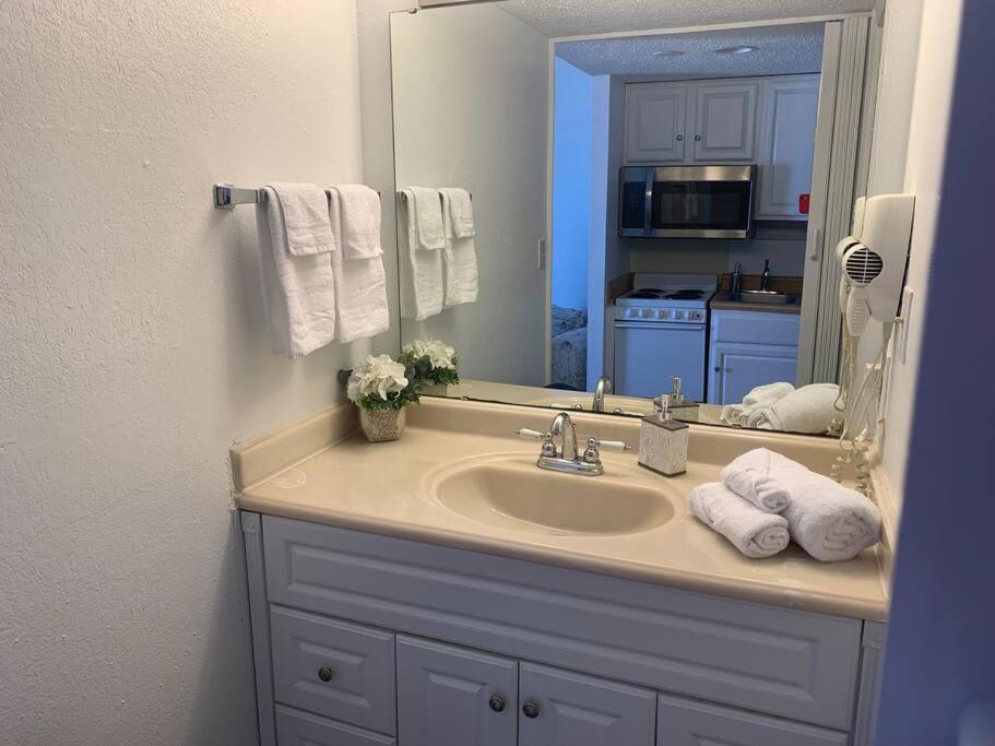 Royal Retreat-Amazing View-King Bed-1 Bedroom-Full Kitchen-Free Parking-Self Check-In Myrtle Beach Exterior photo